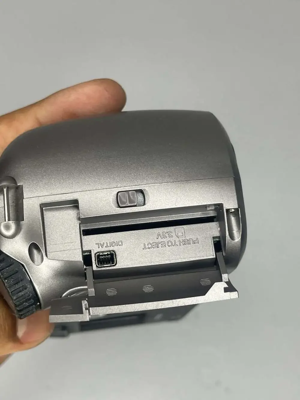 (Parts/Repair) Toshiba PDR-M61 2.3 Mega Pixel Digital Still Camera
